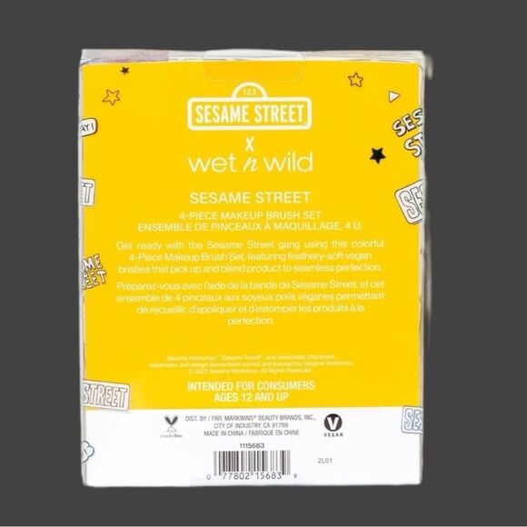 New In Box Wet n Wild Limited Edition Sesame Street, 4-Piece Makeup Brush Set - Picture 3 of 4